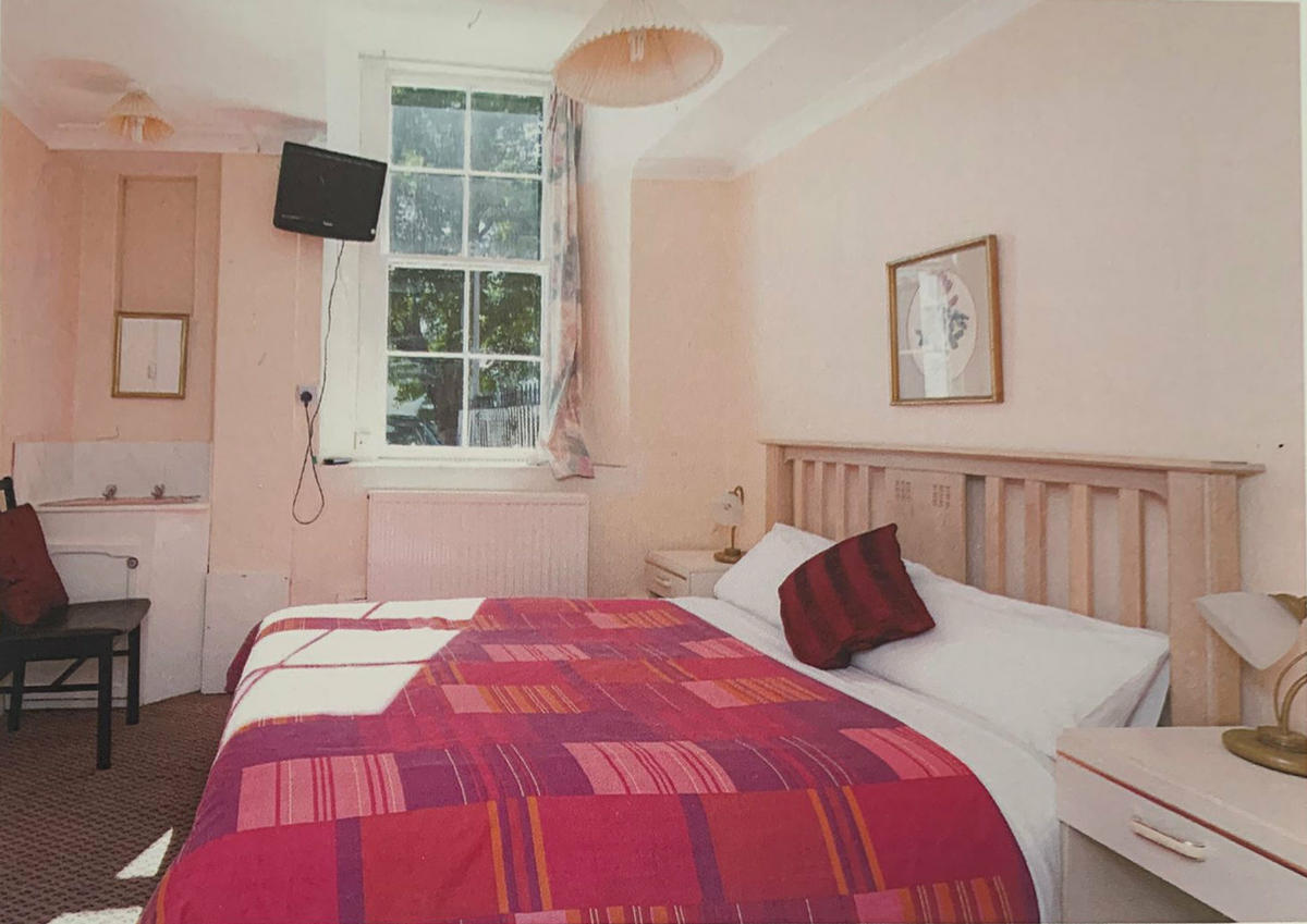 Medium size room with a double bed and shower bathroom