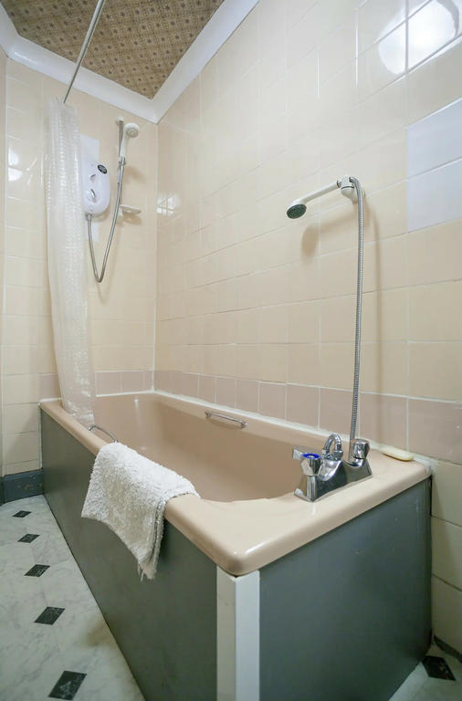 Main bath with shower and hand held shower