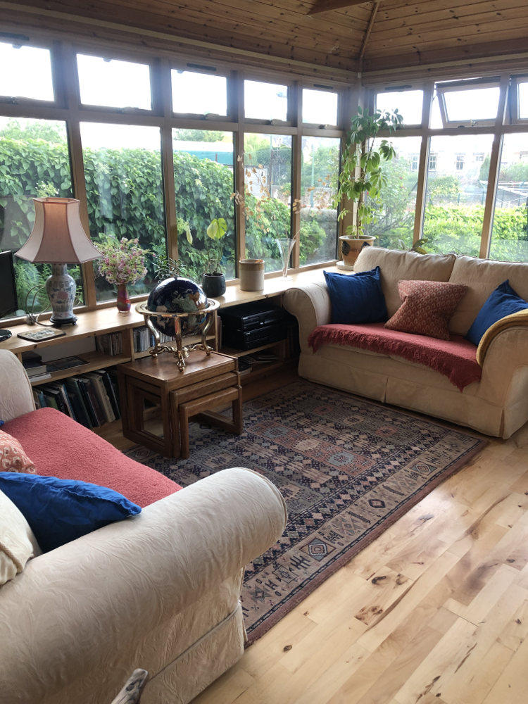 Living/dining area