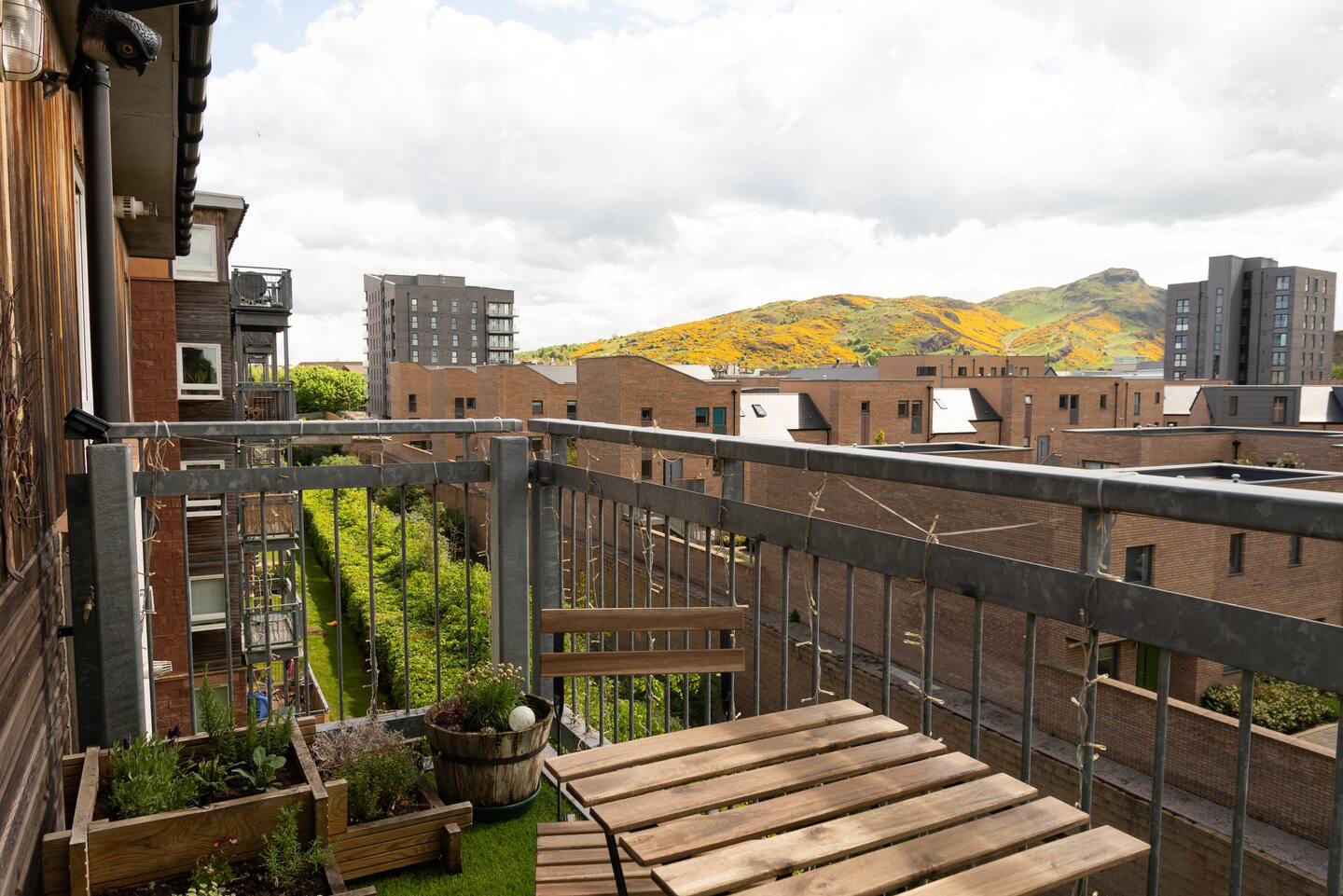 Fantastic views of Arthurs Seat and Salisbury Crags from the balcony and all windows