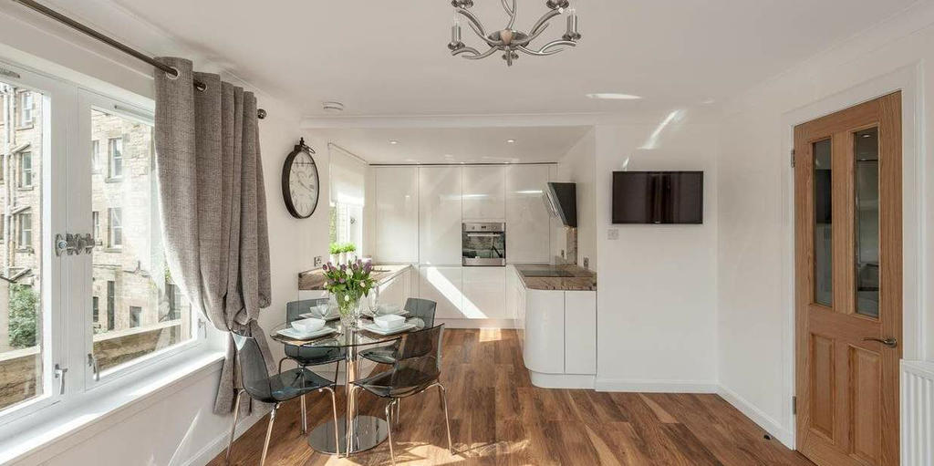 Dining Area & Kitchen