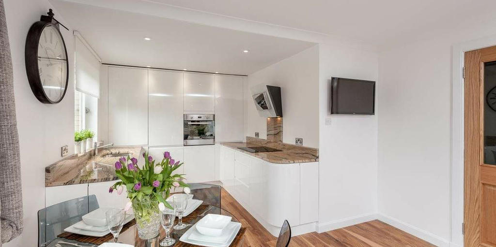 Dining Area & Kitchen