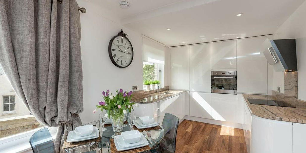Dining Area & Kitchen