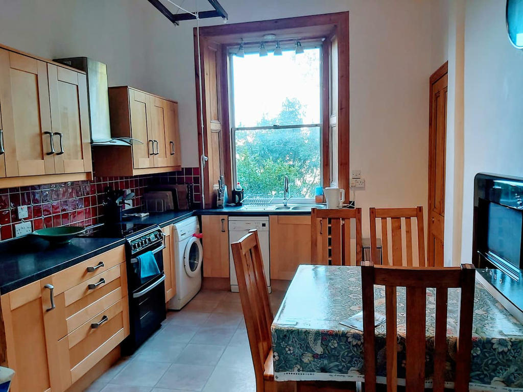 Kitchen with dining table, cooker, washing machine, fireplace, microwave, American size Fridge Freezer & dishwasher