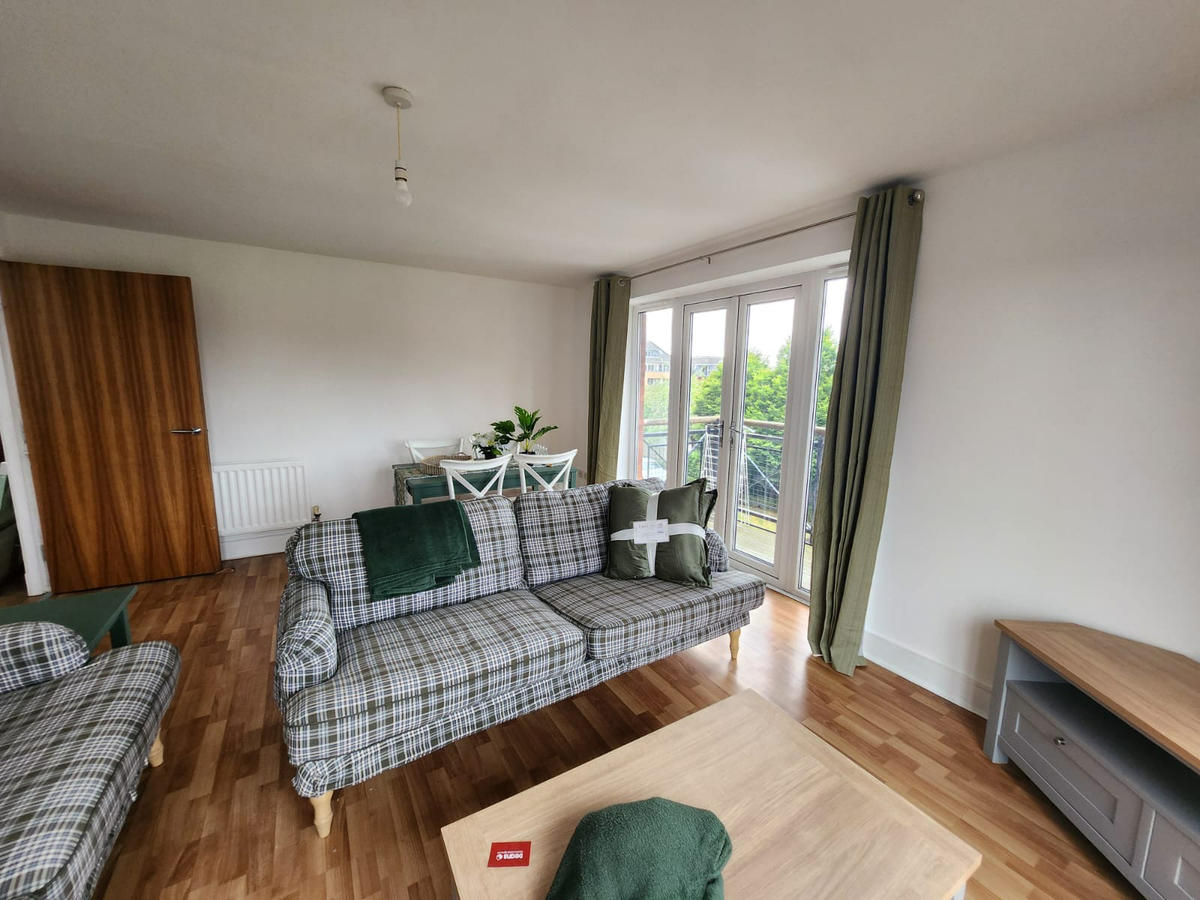 Living/dining 
area