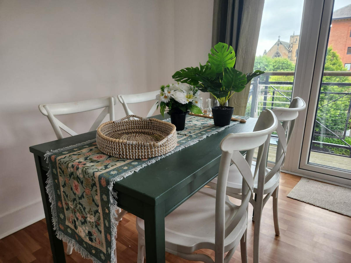 Living/dining 
area