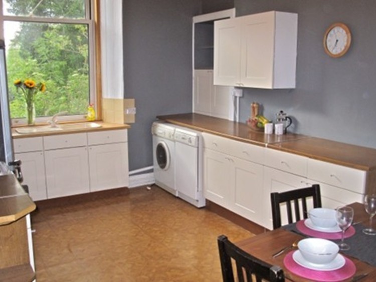 Kitchen & Dining Area