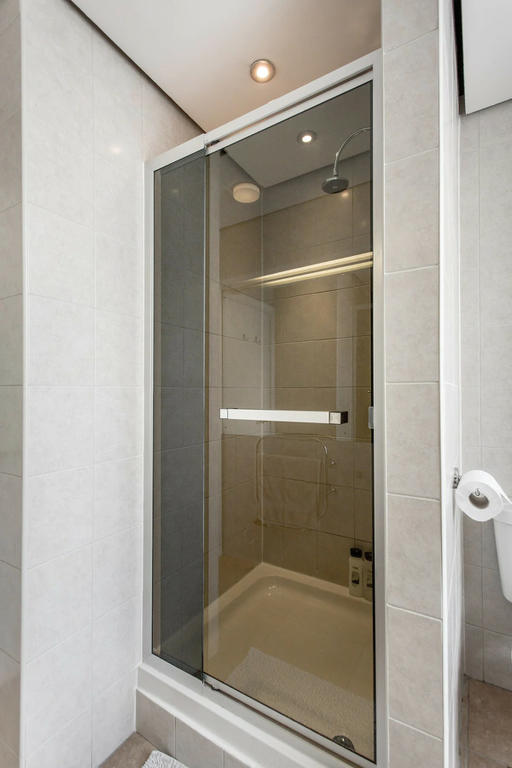 Bathroom / Shower