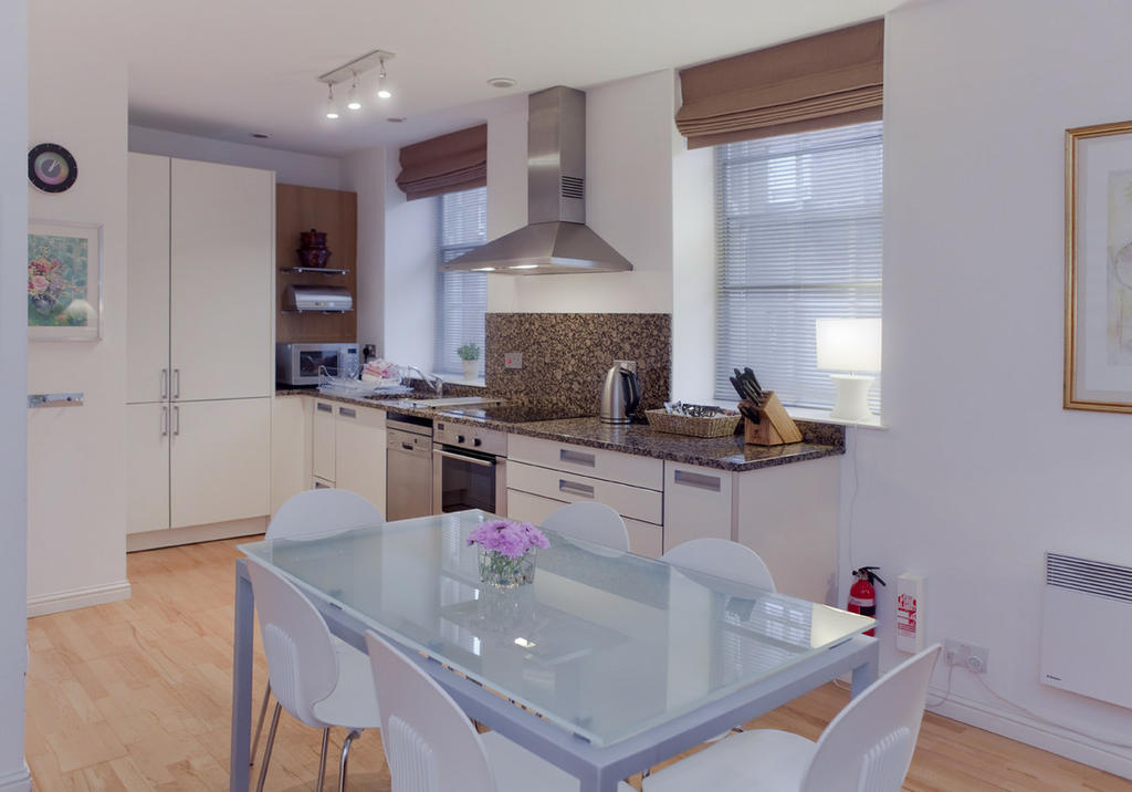 Kitchen & Dining Area