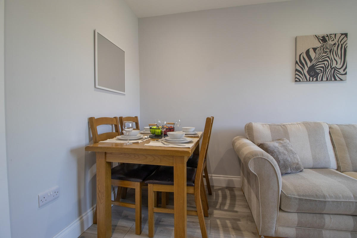 Lounge / Dining