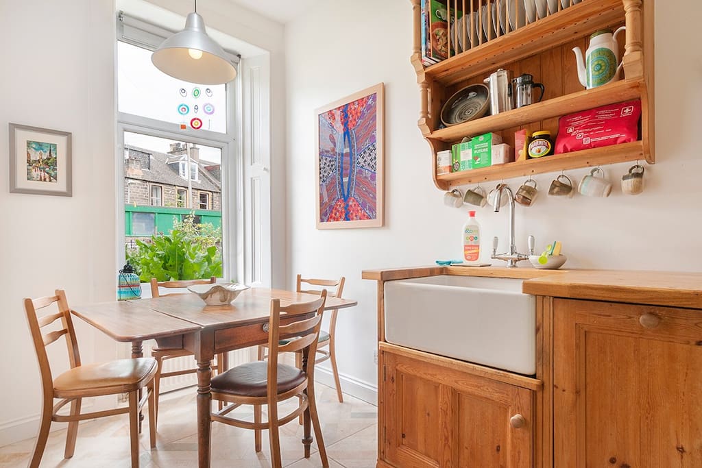 Cosy kitchen with garden view, dishwasher and underfloor heating