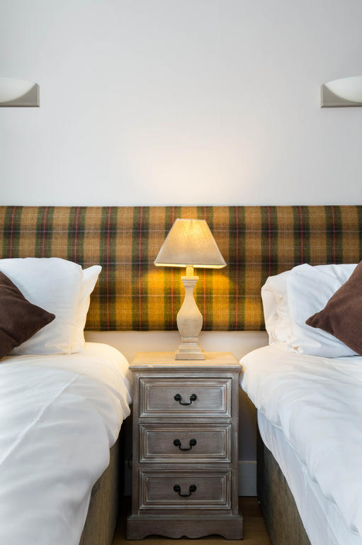 Twin bedroom (as 2 single beds)