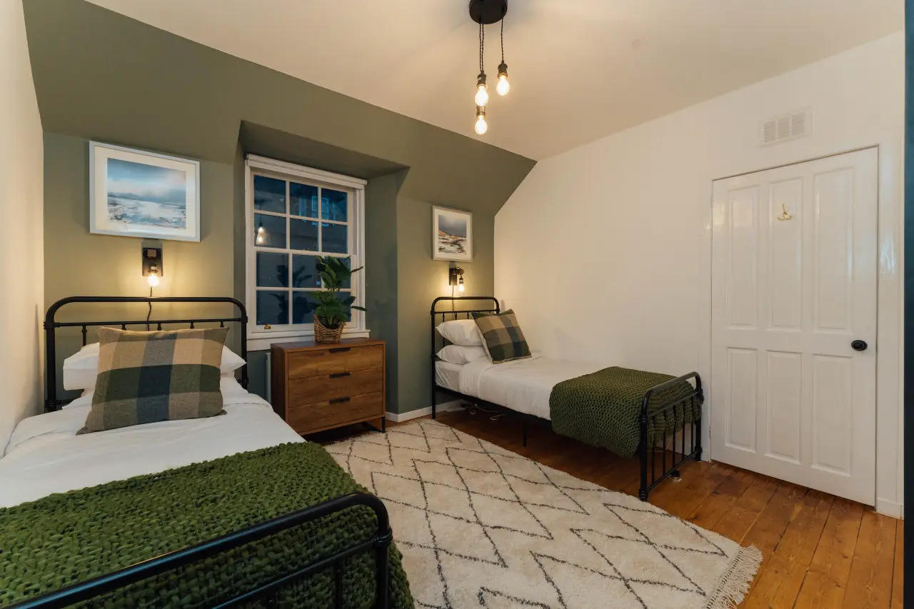 Twin bedroom