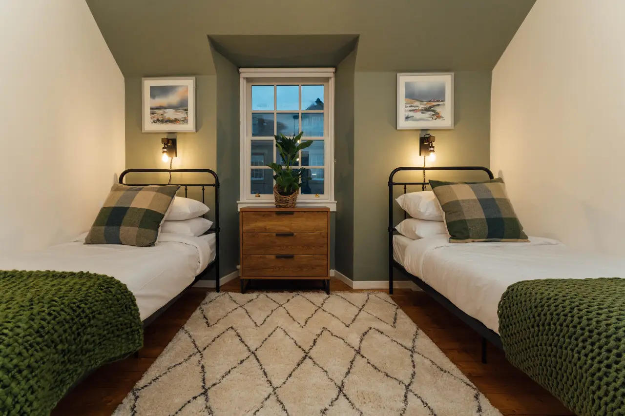 Twin bedroom