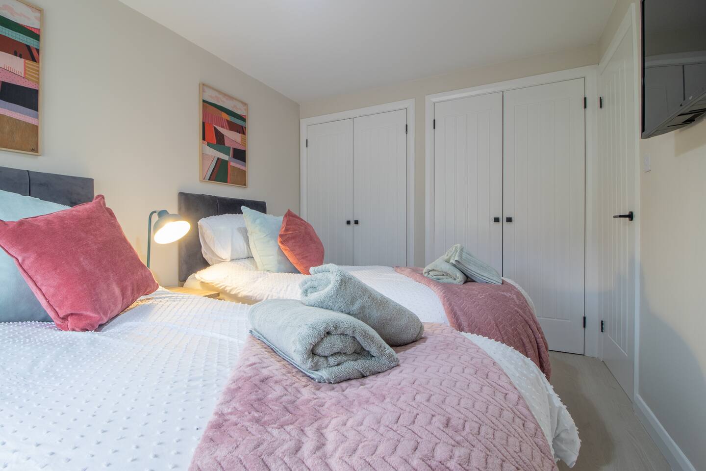 Twin bedroom