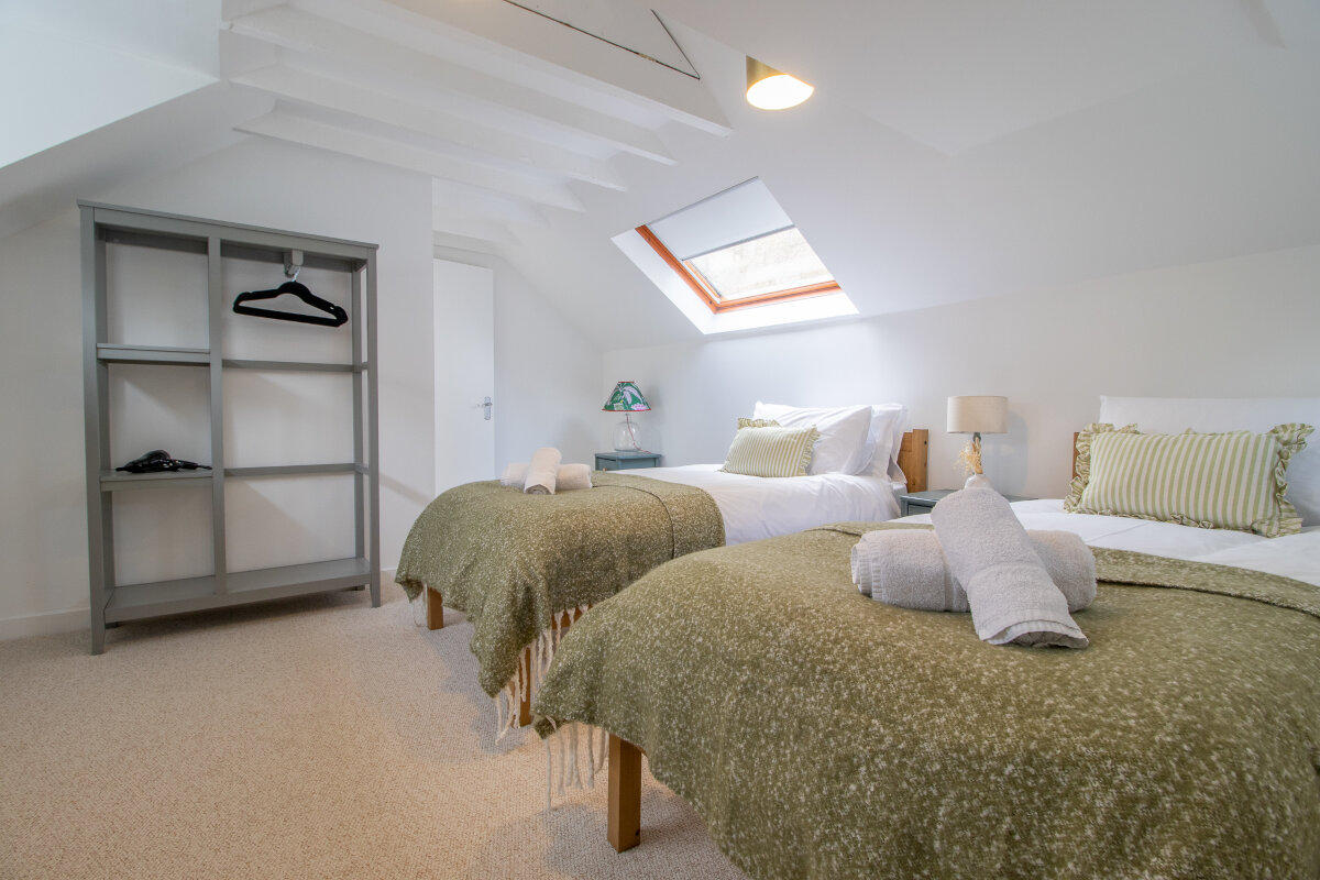 Twin bedroom