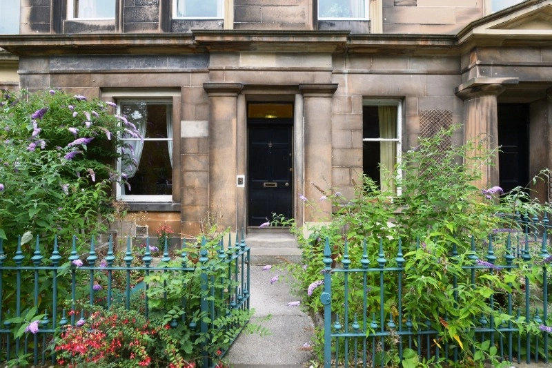 Entrance / front garden