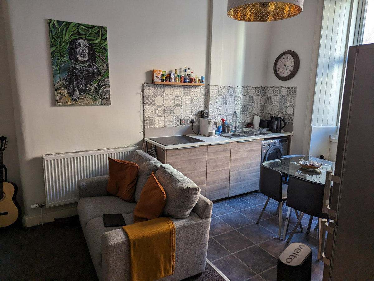 Living/Kitchen area