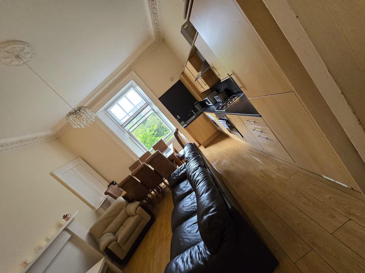 Living/Kitchen area