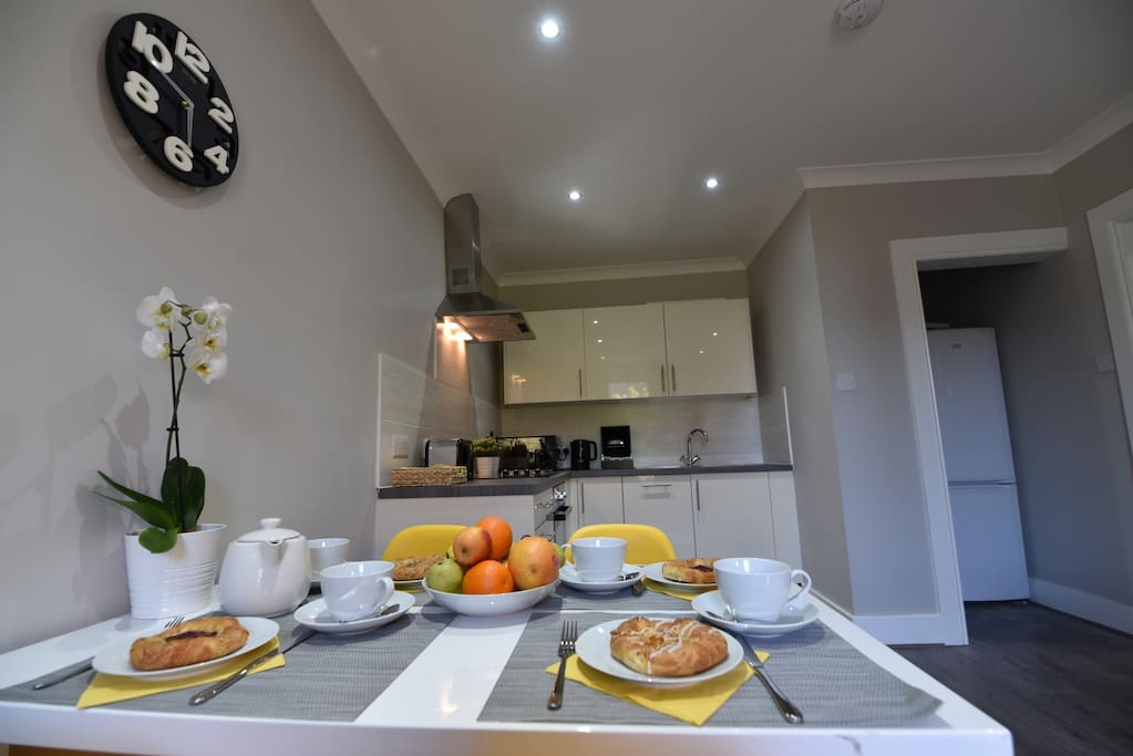 Kitchen & Dining Area