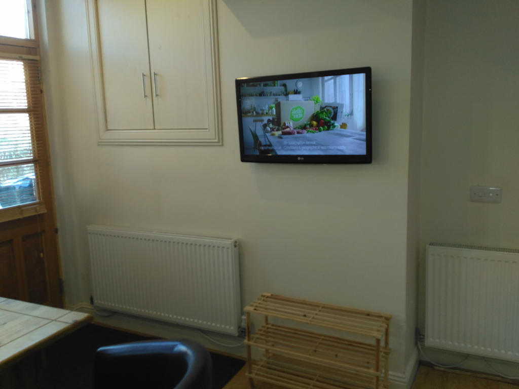 Kitchen & Dining Area