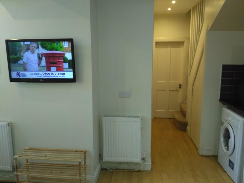 Kitchen & Dining Area