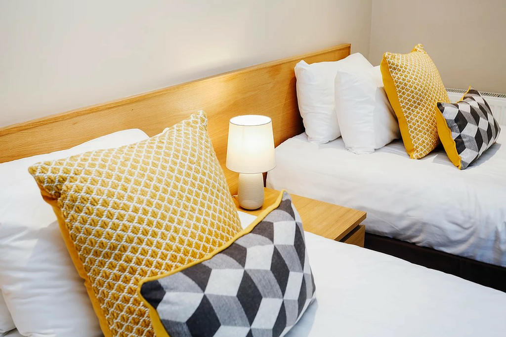 Bedroom 2 (en-suite with zip&link beds)