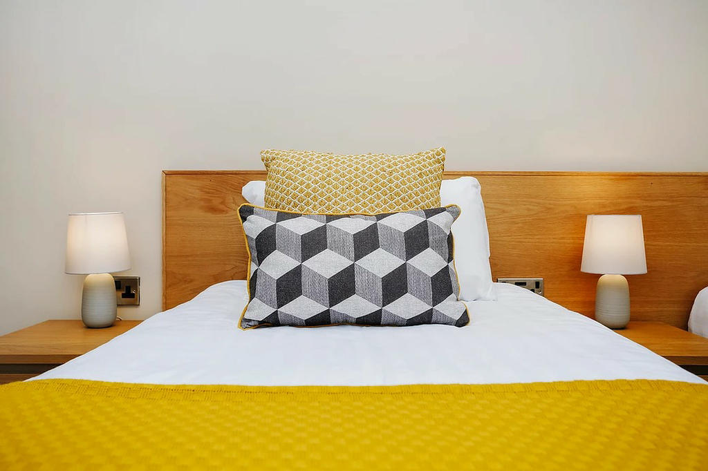 Bedroom 2 (en-suite with zip&link beds)