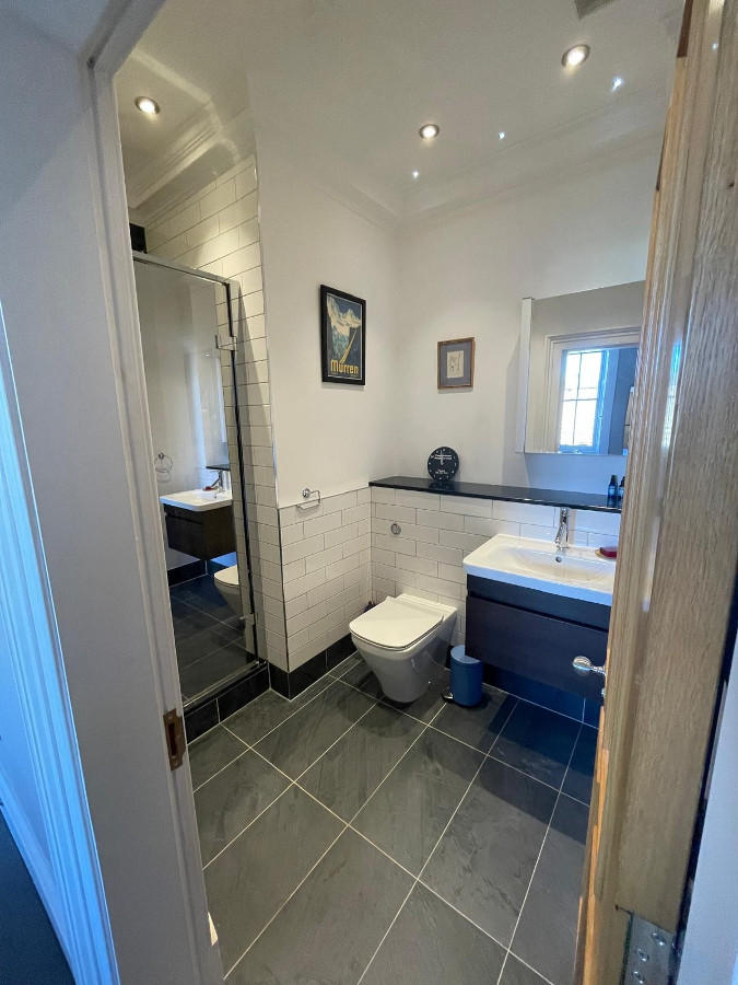 En suite shower room