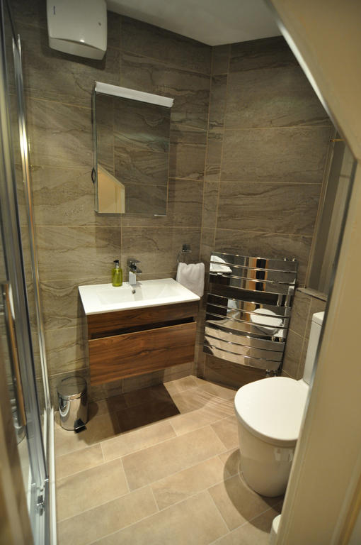 En suite bathroom (bedroom 2)