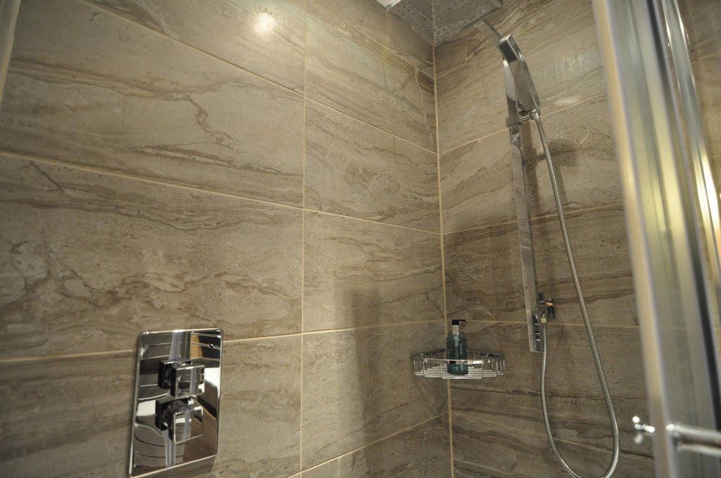 En suite bathroom (bedroom 2)