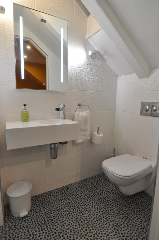 En suite bathroom (bedroom 4)