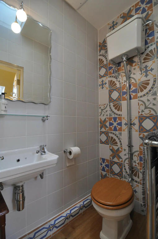 En suite bathroom (bedroom 5)