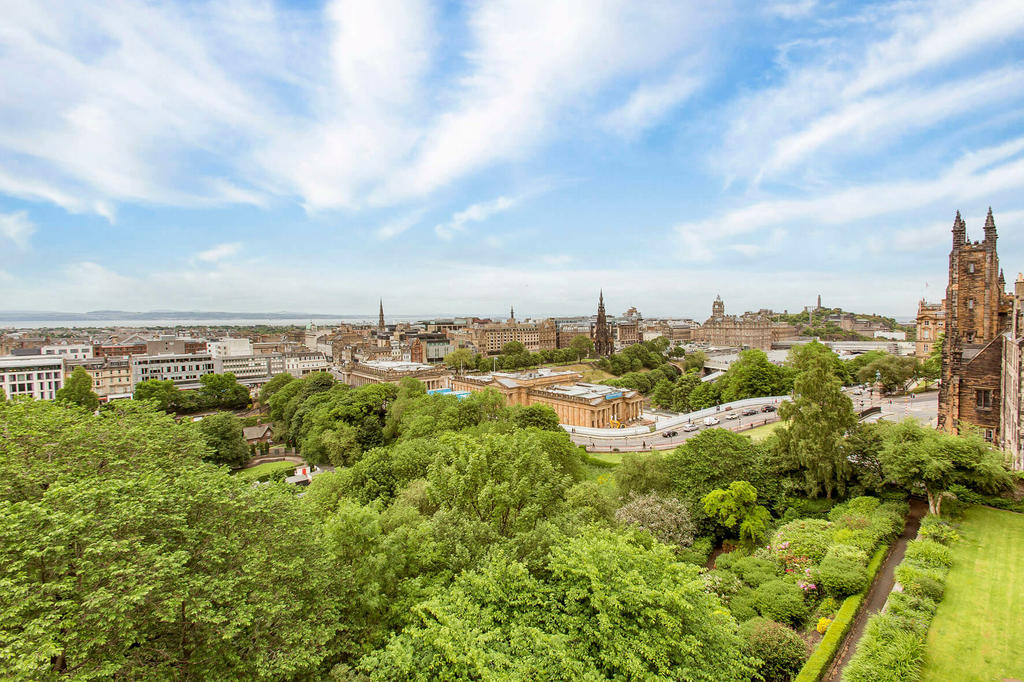 Spectacular views over Edinburgh