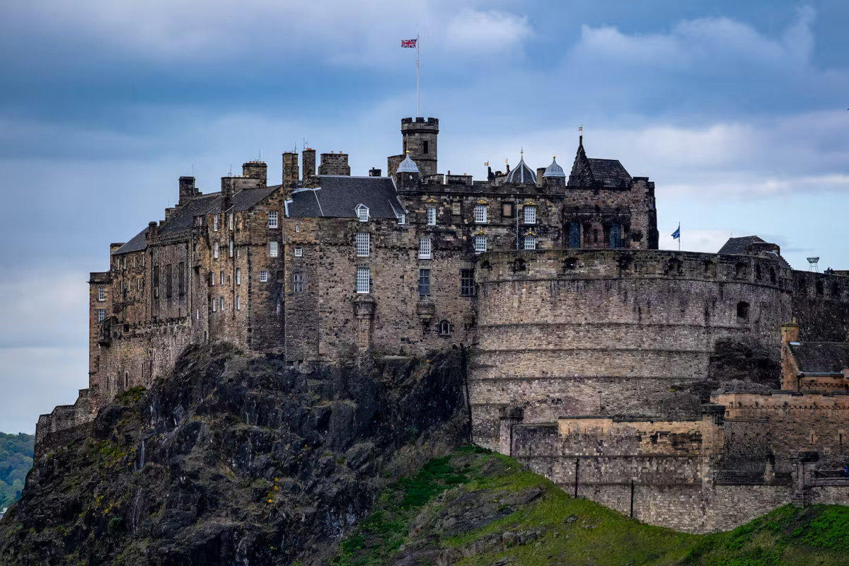 Edinburgh Castle situated a stone's throw from the apartment
