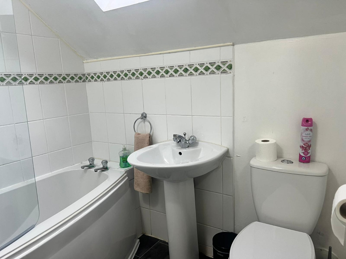 Main bathroom