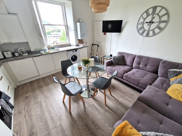 Kitchen / Dining area