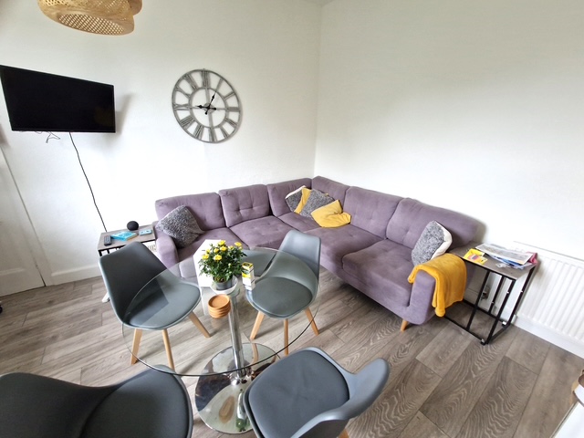 Kitchen / Dining area