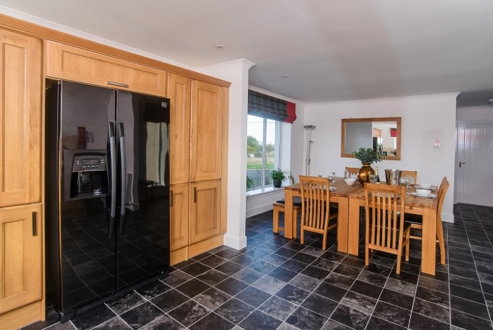 Dining Area & Kitchen