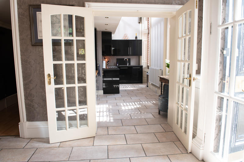 Entrance hallway looking through to the kitchen