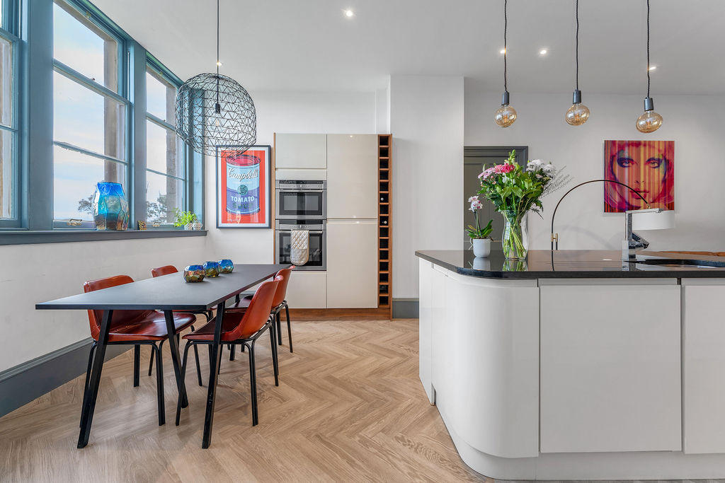 Kitchen / Dining area