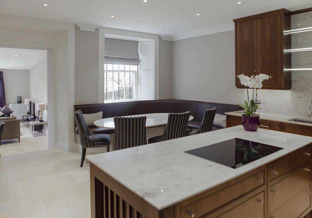 Kitchen & Dining Area