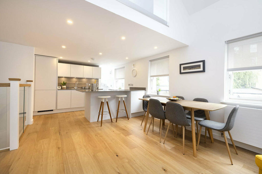 Kitchen / Dining area